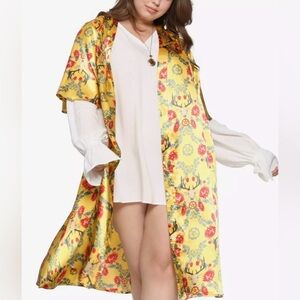 Hot Topic Exclusive Yellow Floral Details Outlander "Claire" Robe Plus Size 1